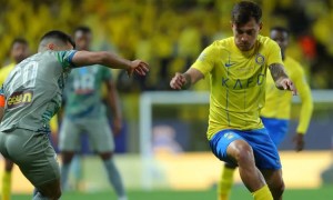 النصر يتعادل برباعيه مع الحزم في الدوري السعودي.