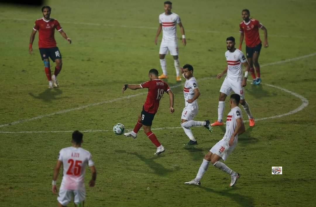جماهير الأهلي تخلد هدف قفشة في نهائي إفريقيا على قميص.