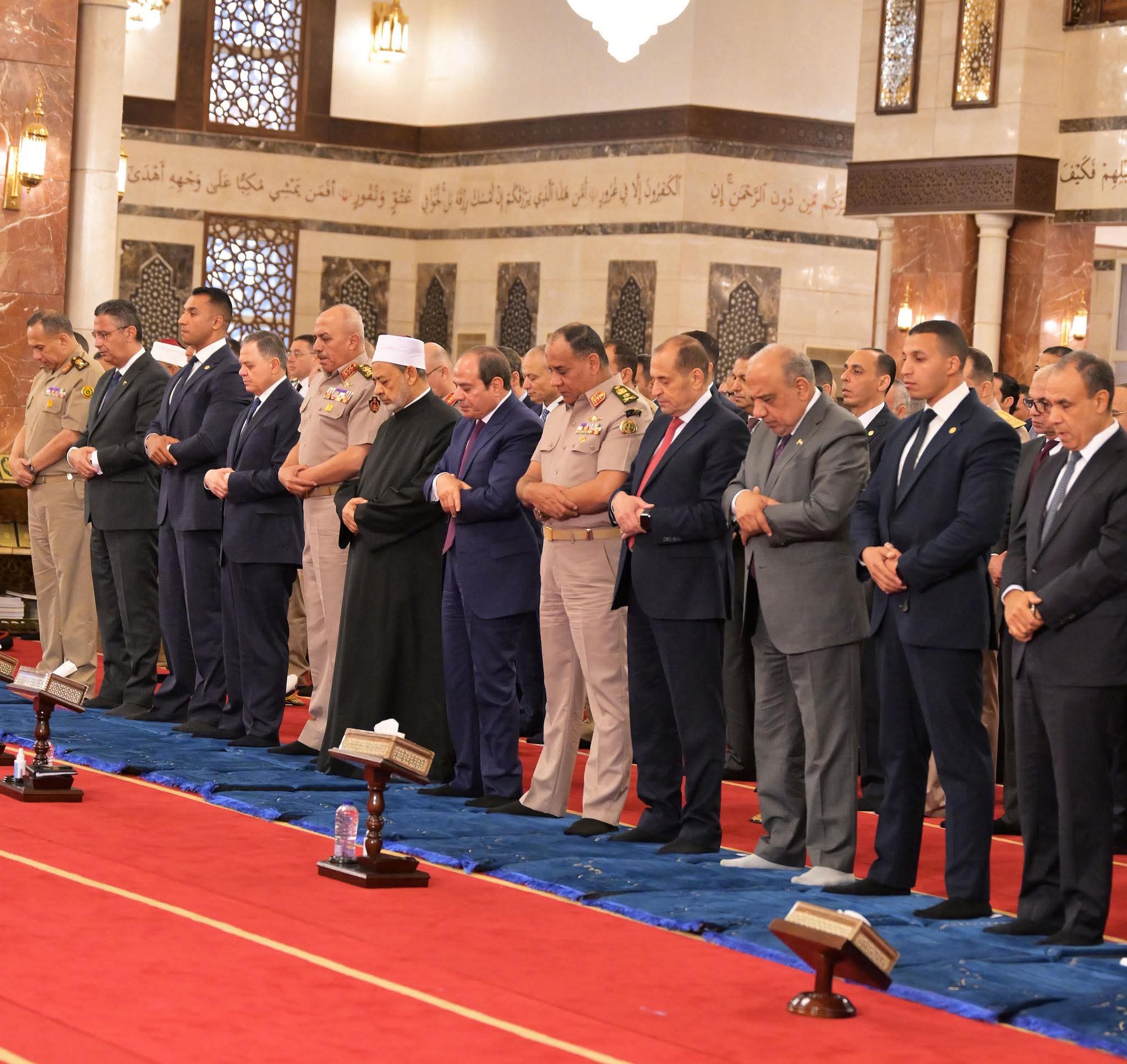أدى السيد الرئيس عبد الفتاح السيسي، صباح اليوم، صلاة عيد الأضحى المبارك بمسجد الرحمن الرحيم بمقر القيادة الاستراتيجية بالعاصمة الجديدة