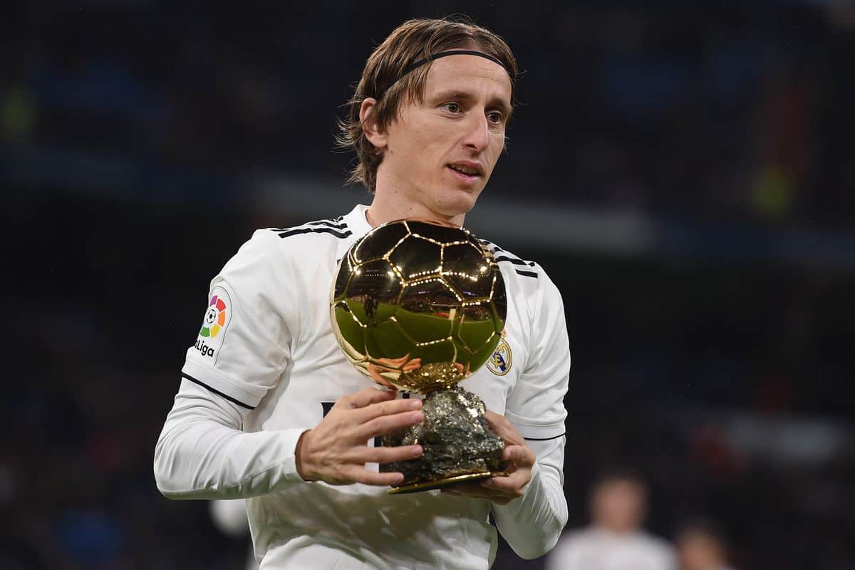 ريال مدريد يجدد عقد الكرواتي مودريتش حتى 2023.