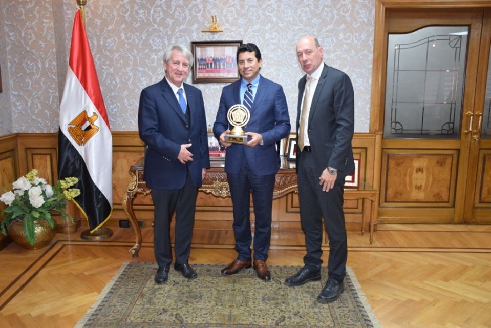 وزير الرياضة يلتقي رئيس الاتحاد الدولي للخماسي الحديث