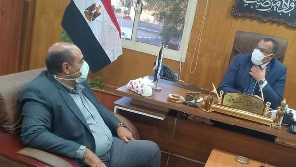 وكيل وزارة الصحة والسكان يستقبل نقيب أطباء السويس